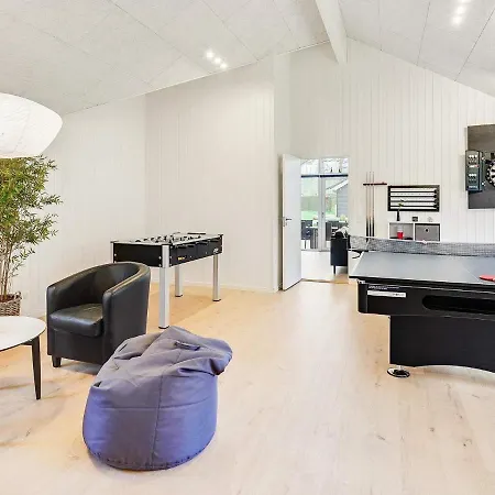 16 Person In Vaeggerlose * Bøtø By