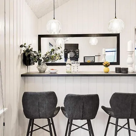 16 Person In Vaeggerlose Bøtø By