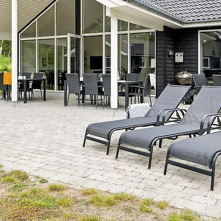 16 Person In Vaeggerlose Bøtø By